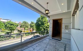 Luxury Guest House In Bahria Town